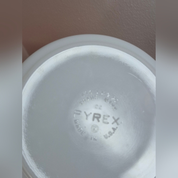 Vintage Pyrex Amish Butterprint #472 1 1/2 Pt Casserole Dish - Picture 8 of 11